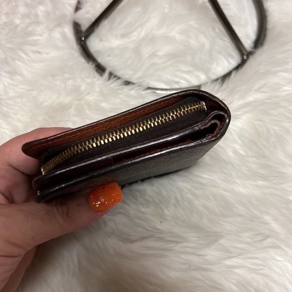 LOUIS VUITTON
LV Monogram Zippy Compact Wallet - Picture 5 of 10